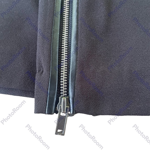 Banana Republic Black Mini Skirt Pleather Side Zip Accent From HemTo Hip, Size 4 - Picture 4 of 11